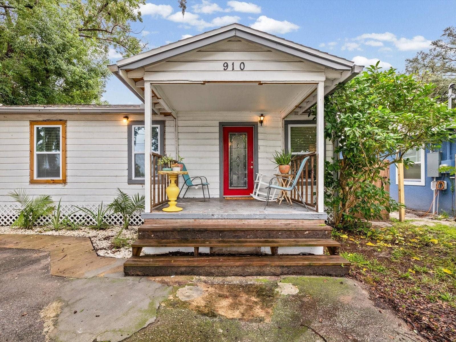 910 E ESKIMO AVENUE, Tampa, FL 33604 910 E ESKIMO AVENUE, Tampa, FL 33604