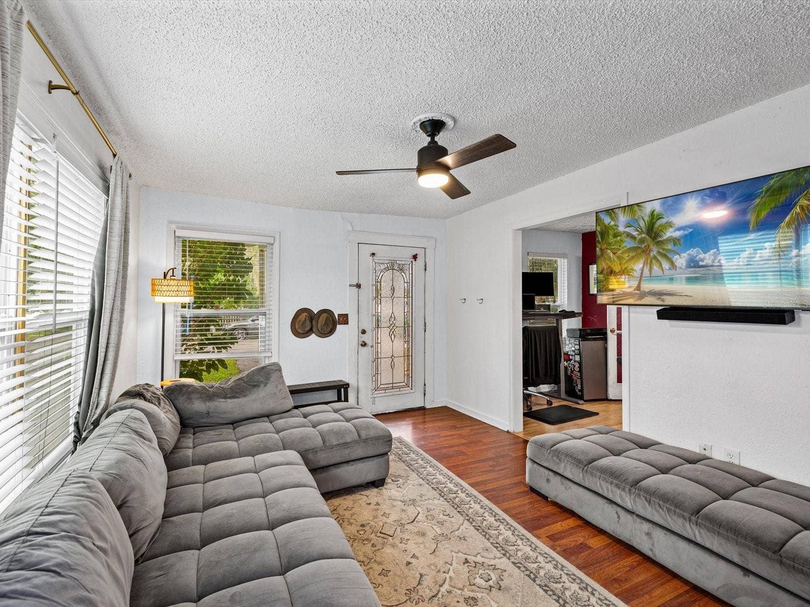 910 E ESKIMO AVENUE, Tampa, FL 33604 910 E ESKIMO AVENUE, Tampa, FL 33604