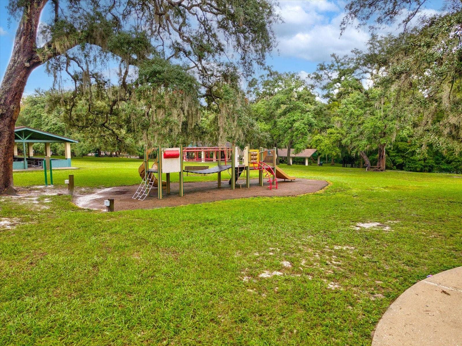 910 E ESKIMO AVENUE, Tampa, FL 33604 910 E ESKIMO AVENUE, Tampa, FL 33604