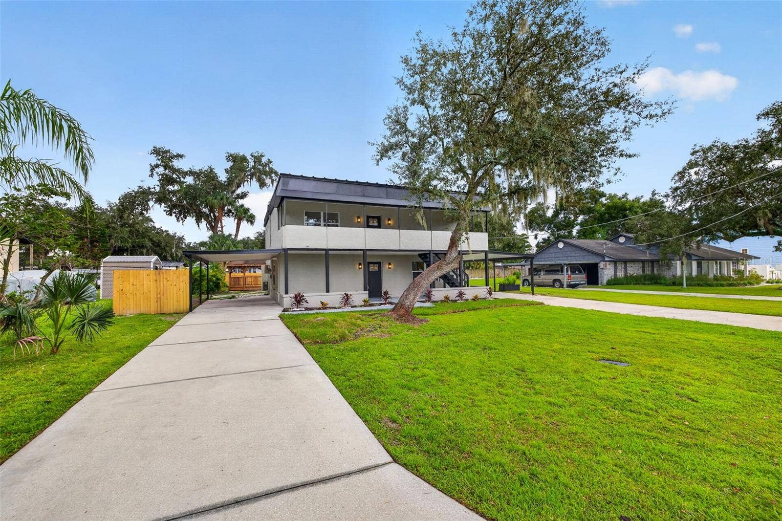 Exterior Front Driveway 1
