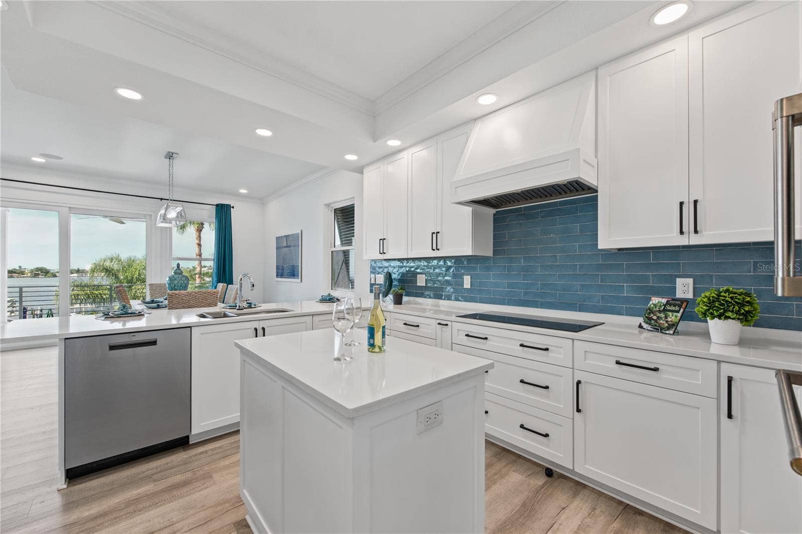 2813 KIPPS COLONY DRIVE S, Gulfport, FL 33707 2813 KIPPS COLONY DRIVE S, Gulfport, FL 33707