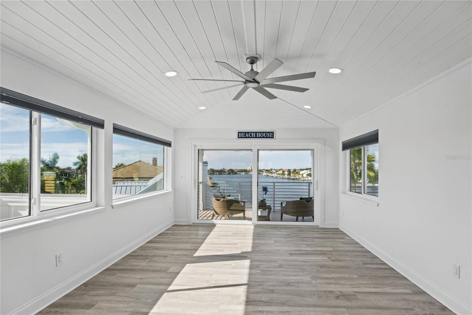 2813 KIPPS COLONY DRIVE S, Gulfport, FL 33707 2813 KIPPS COLONY DRIVE S, Gulfport, FL 33707