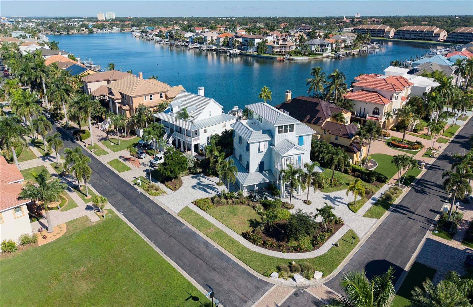 2813 KIPPS COLONY DRIVE S, Gulfport, FL 33707 2813 KIPPS COLONY DRIVE S, Gulfport, FL 33707