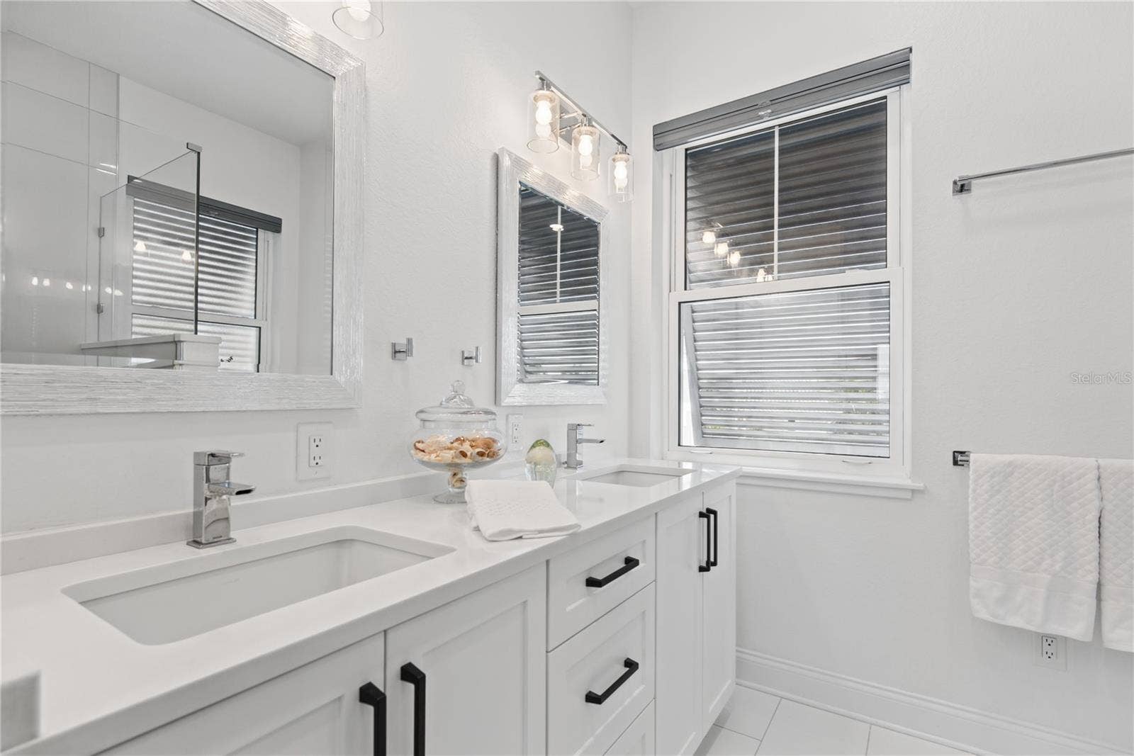 2813 KIPPS COLONY DRIVE S, Gulfport, FL 33707 2813 KIPPS COLONY DRIVE S, Gulfport, FL 33707