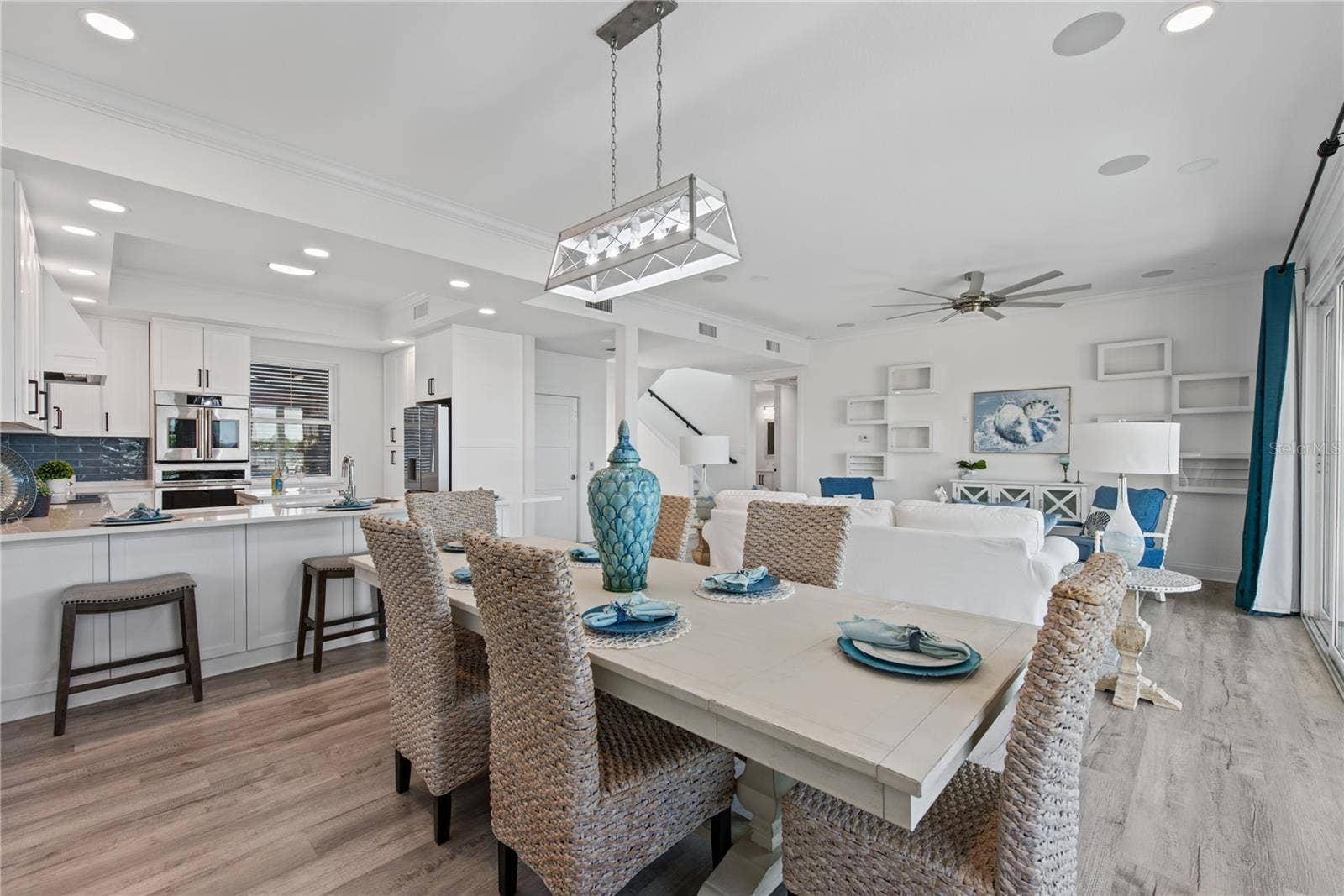 2813 KIPPS COLONY DRIVE S, Gulfport, FL 33707 2813 KIPPS COLONY DRIVE S, Gulfport, FL 33707