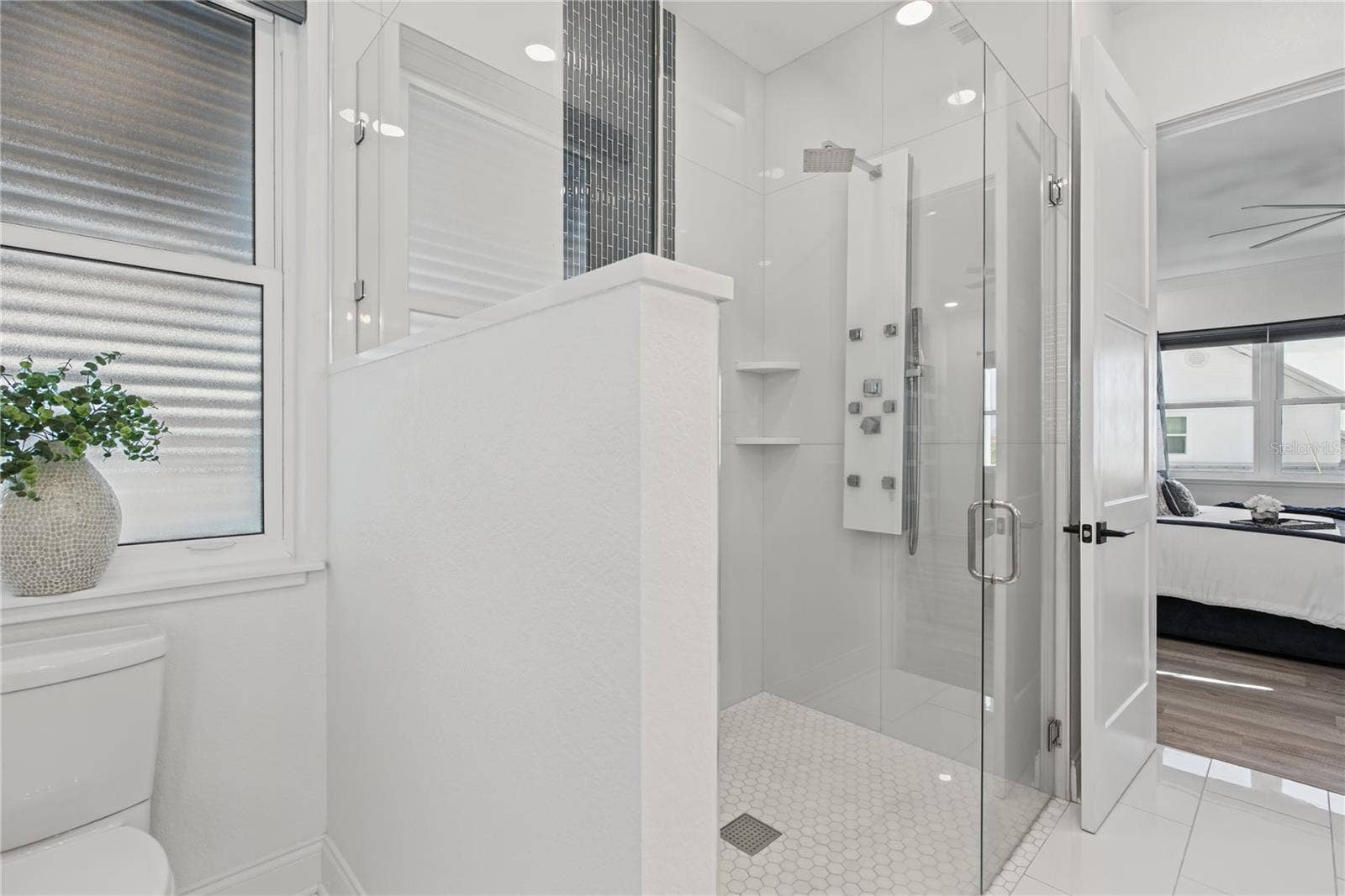 2813 KIPPS COLONY DRIVE S, Gulfport, FL 33707 2813 KIPPS COLONY DRIVE S, Gulfport, FL 33707