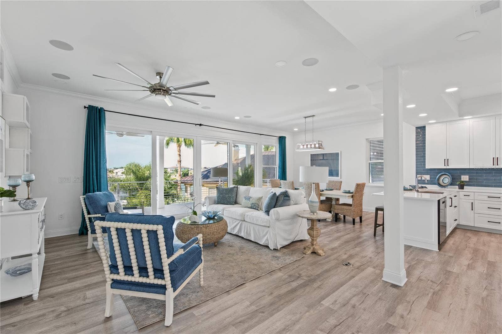 2813 KIPPS COLONY DRIVE S, Gulfport, FL 33707 2813 KIPPS COLONY DRIVE S, Gulfport, FL 33707