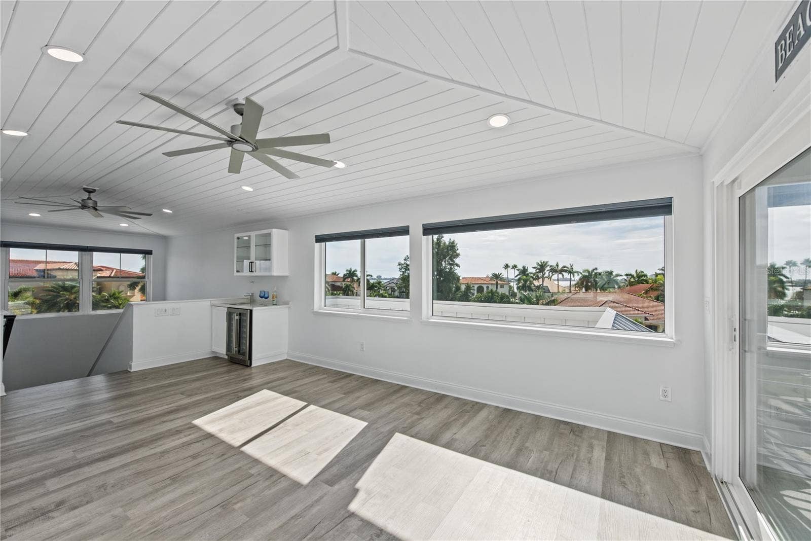 2813 KIPPS COLONY DRIVE S, Gulfport, FL 33707 2813 KIPPS COLONY DRIVE S, Gulfport, FL 33707