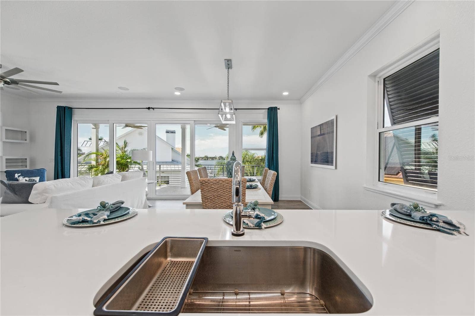2813 KIPPS COLONY DRIVE S, Gulfport, FL 33707 2813 KIPPS COLONY DRIVE S, Gulfport, FL 33707