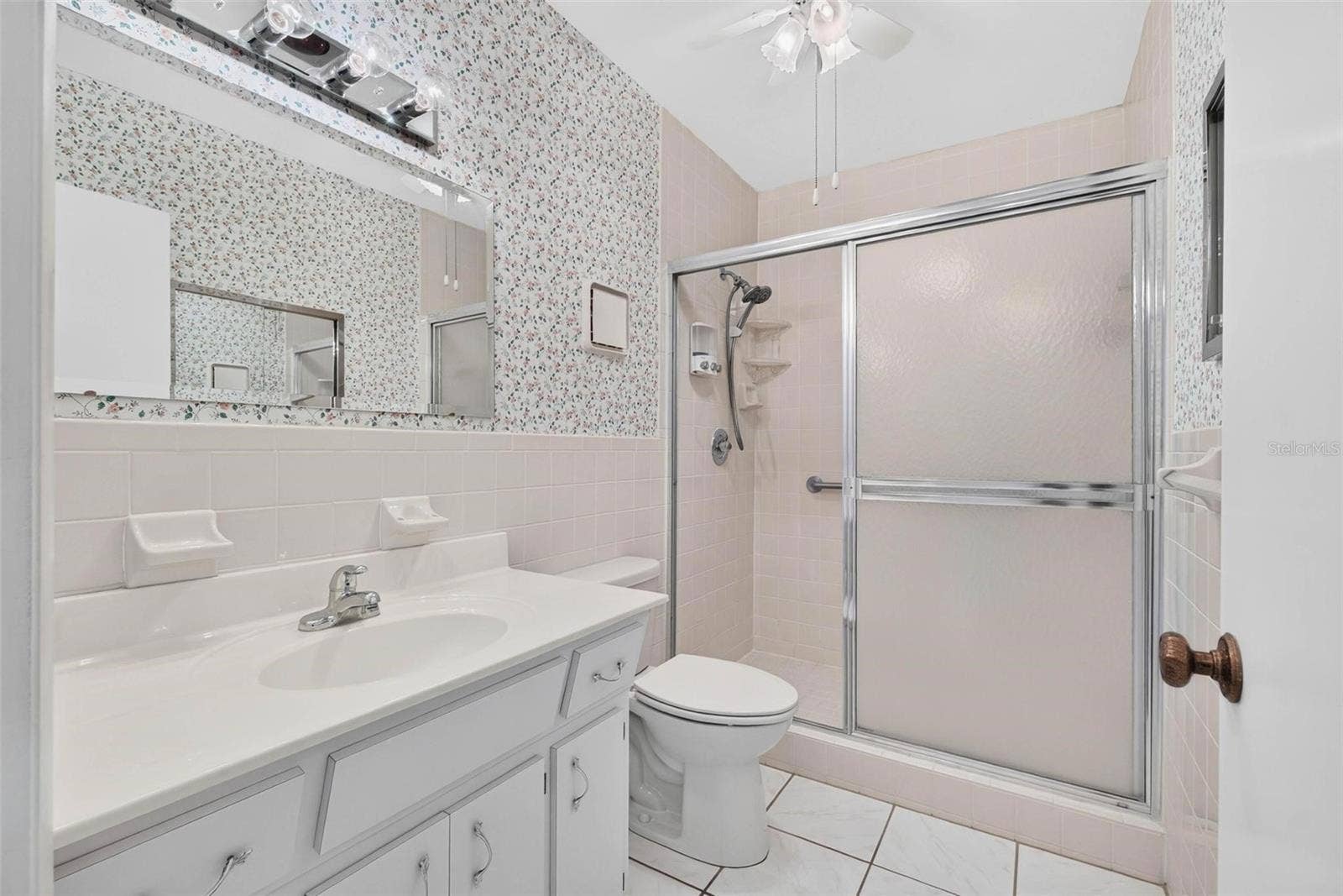 2221 SWEDISH DRIVE, #53, Clearwater, FL 33763 Primary En-suite Bathroom