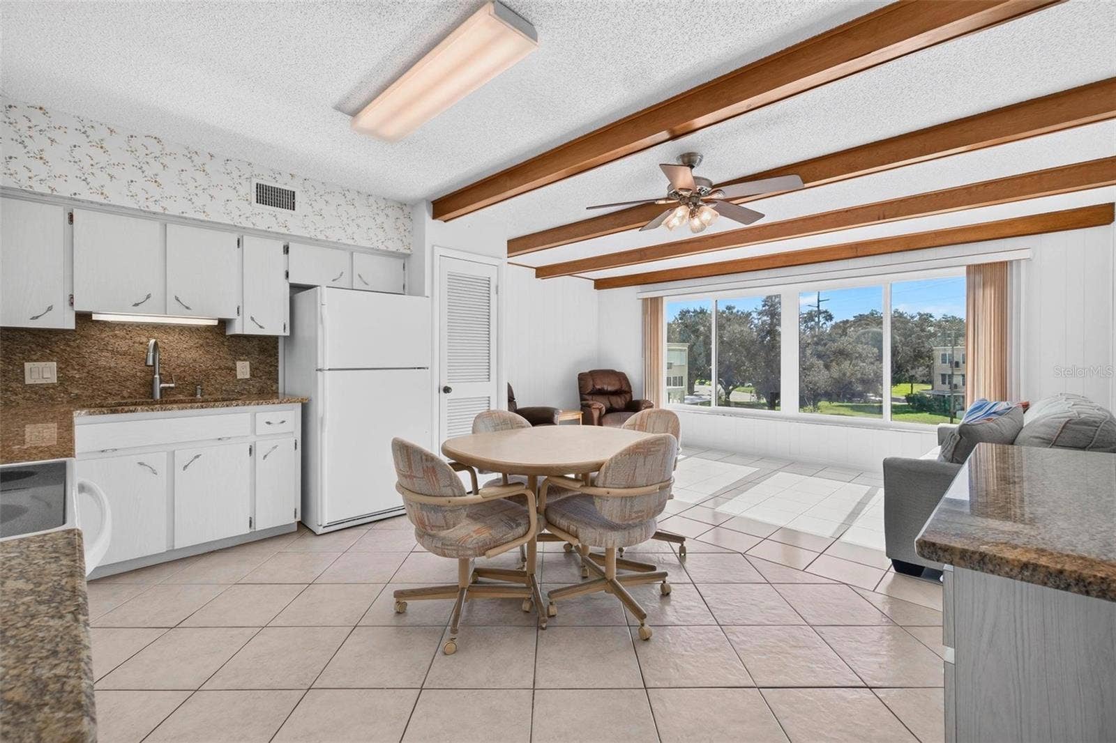 2221 SWEDISH DRIVE, #53, Clearwater, FL 33763 Gathering Room - Granite Counters