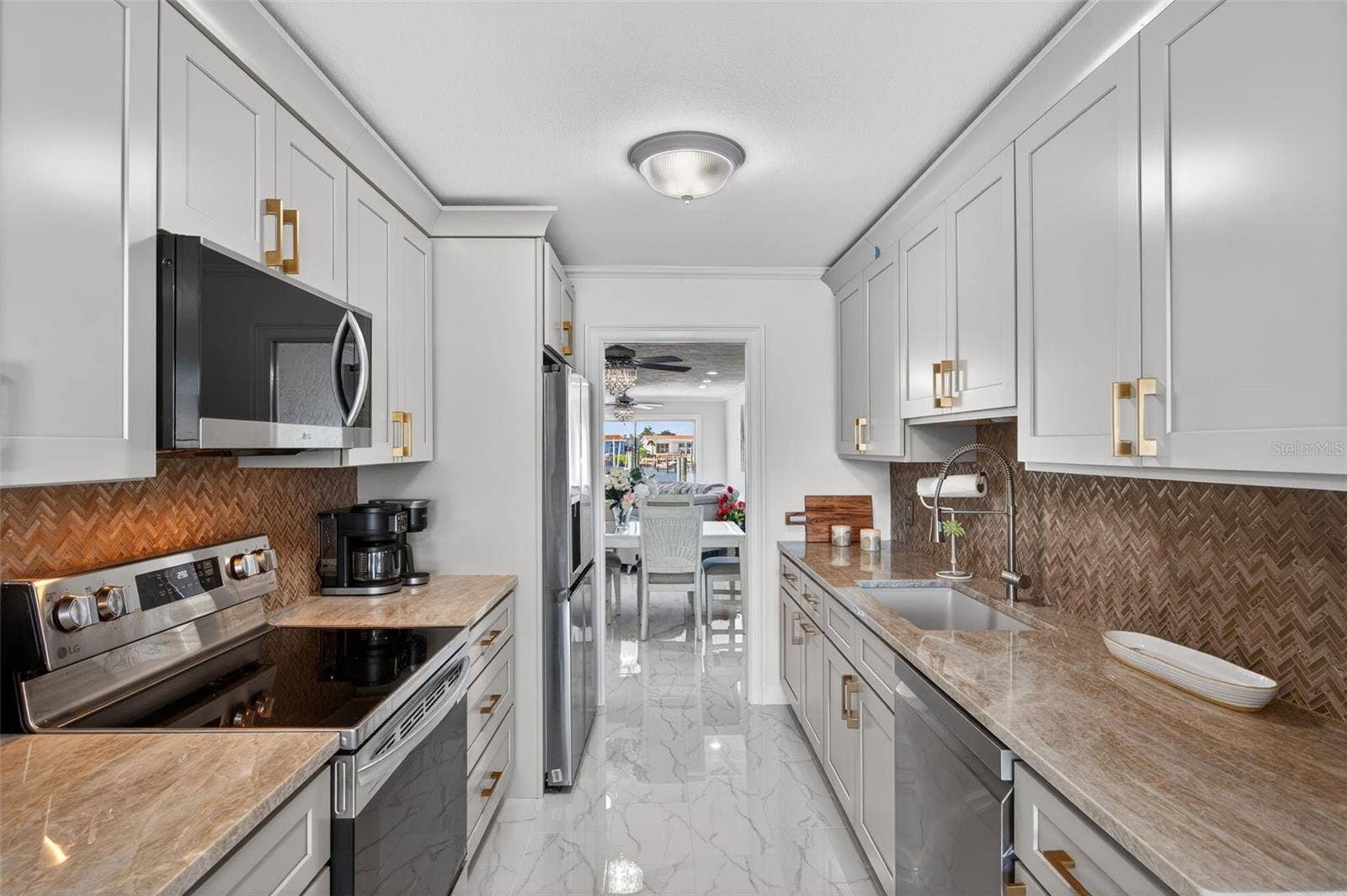 427 BOCA CIEGA POINT BOULEVARD N, St Petersburg, FL 33708 Completely remodeled Kitchen