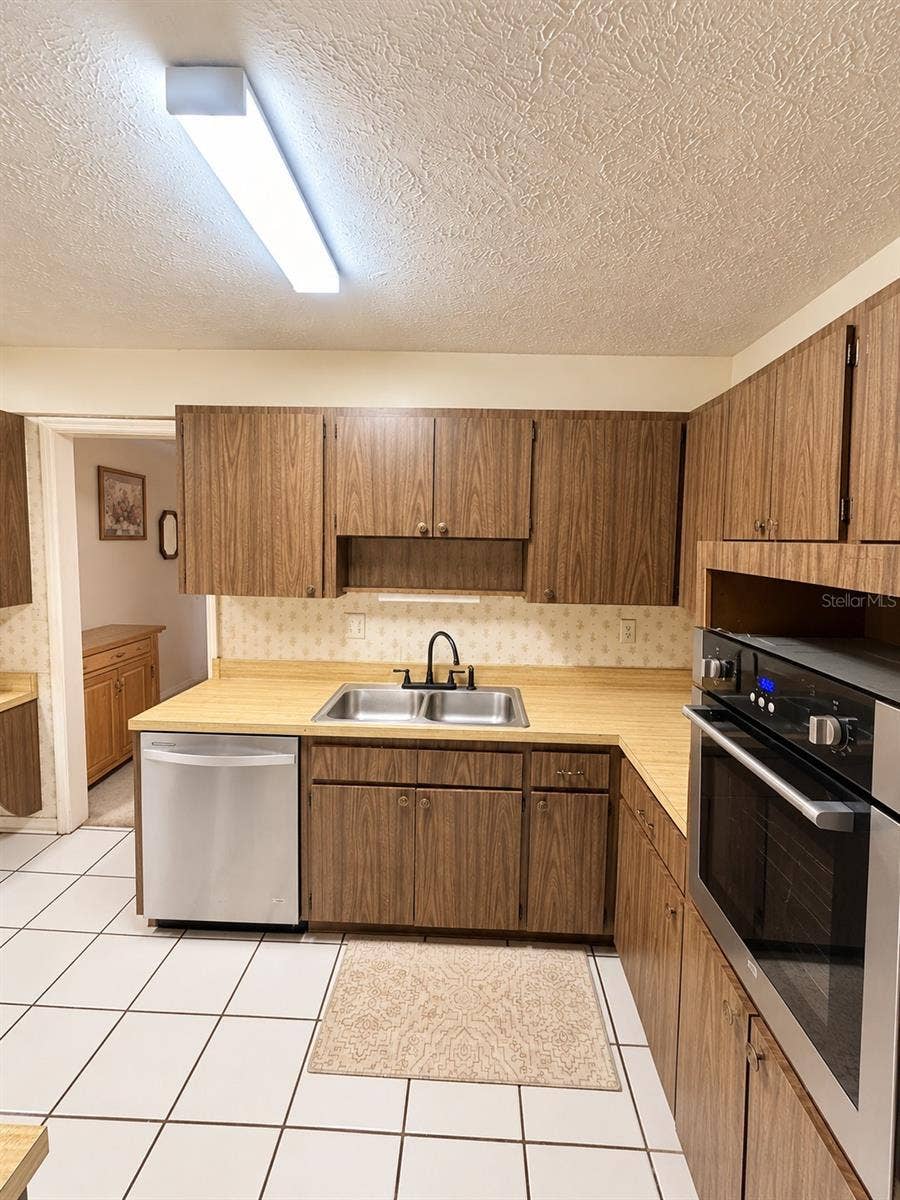 1731 COCO PALM CIRCLE, Sun City Center, FL 33573 Kitchen