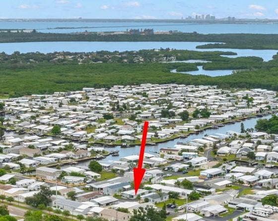 6830 AMERICANA DRIVE NE, #127, St Petersburg, FL 33702