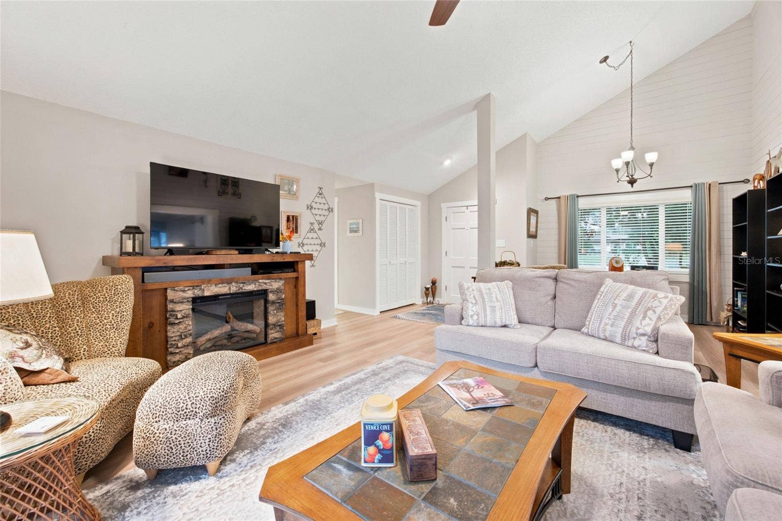 1 QUAIL RUN, Homosassa, FL 34446 Living Room / Dining Room Combo - New Flooring