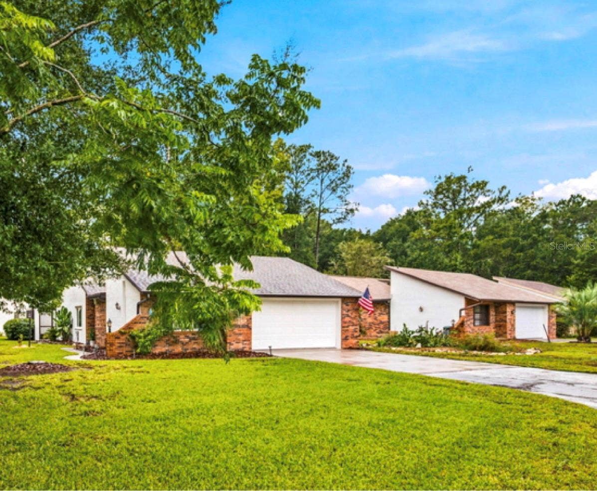 1 QUAIL RUN, Homosassa, FL 34446 Two Car Garage - Has Separate Hook-Up for Generator