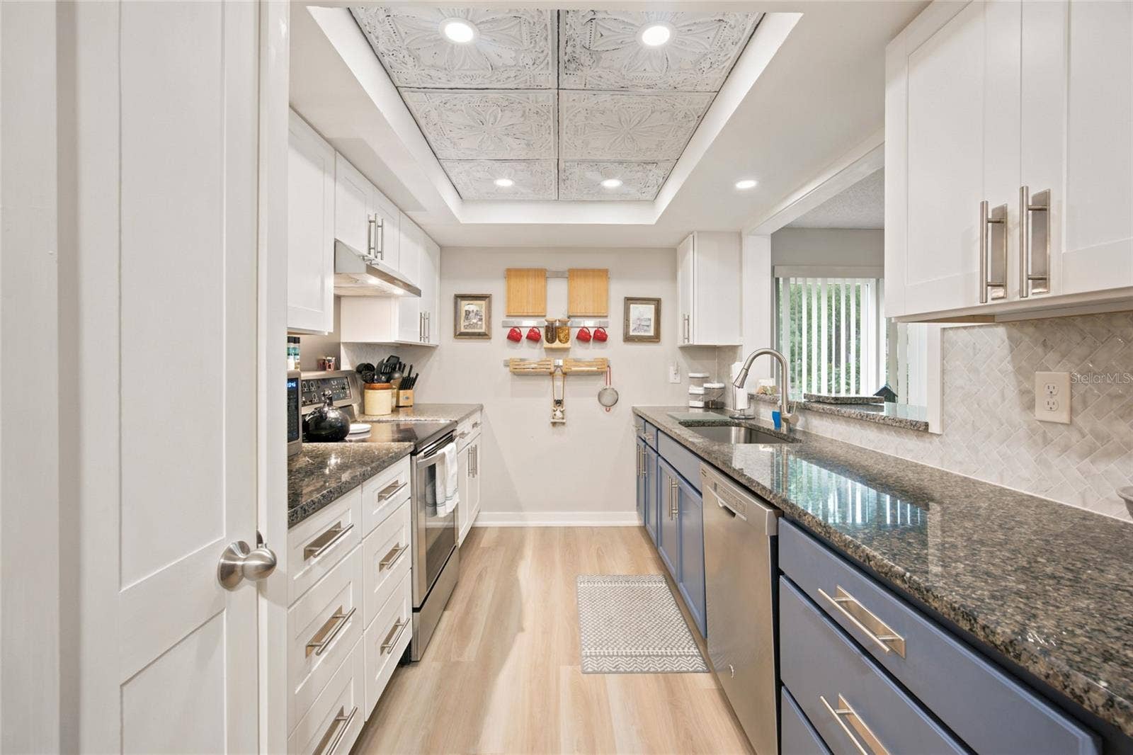 1 QUAIL RUN, Homosassa, FL 34446 Remodeled Kitchen with Plenty of Storage Space - Detailed Textured Ceiling Panel - New Flooring - New Lighting Implemented