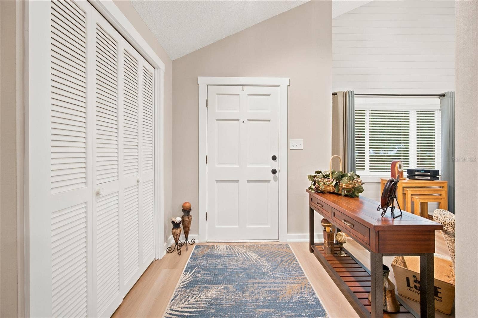 1 QUAIL RUN, Homosassa, FL 34446 Front Foyer - Entrance with Panel Door