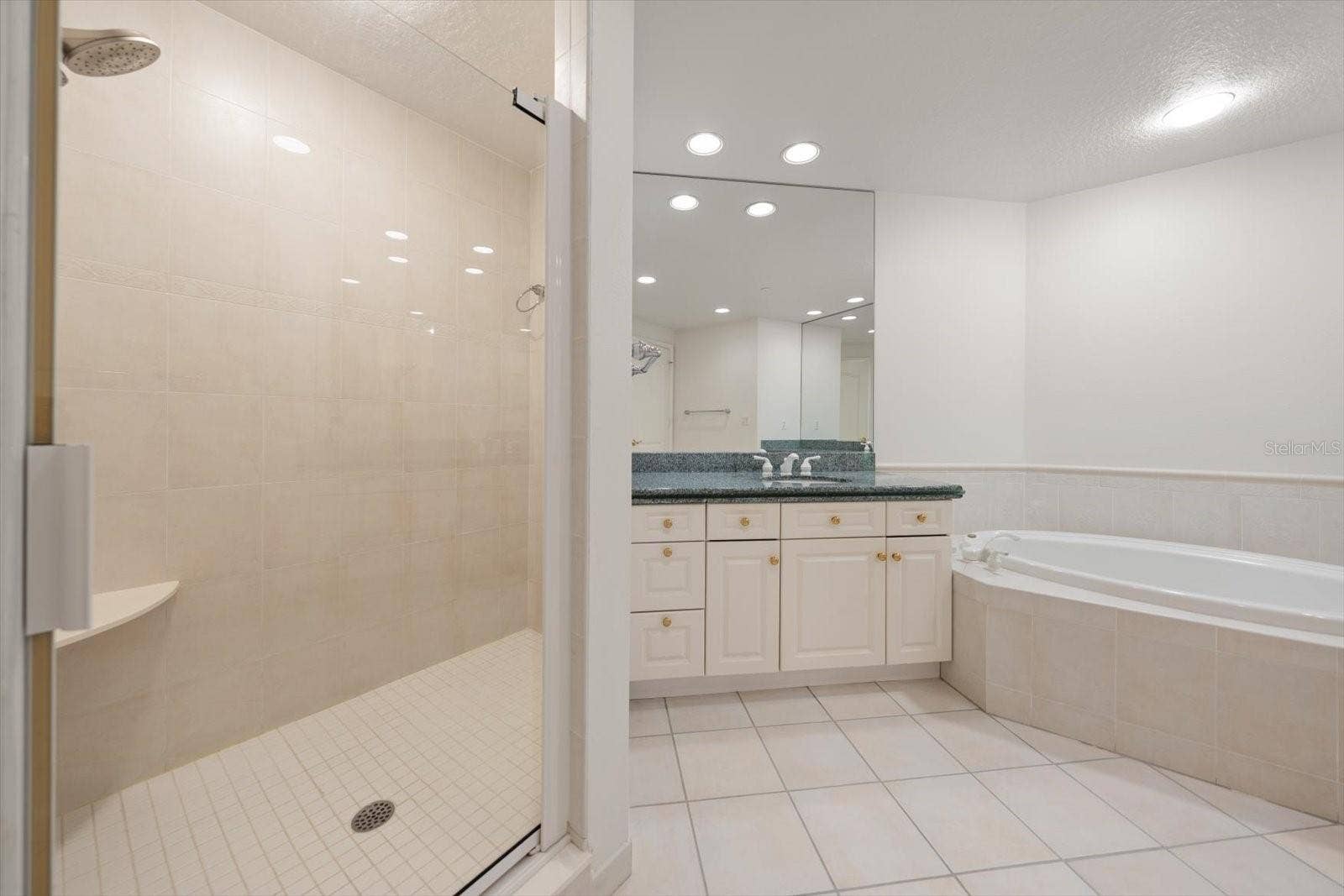 1200 GULF BOULEVARD, #1704, Clearwater, FL 33767 1200 GULF BOULEVARD, #1704, Clearwater, FL 33767