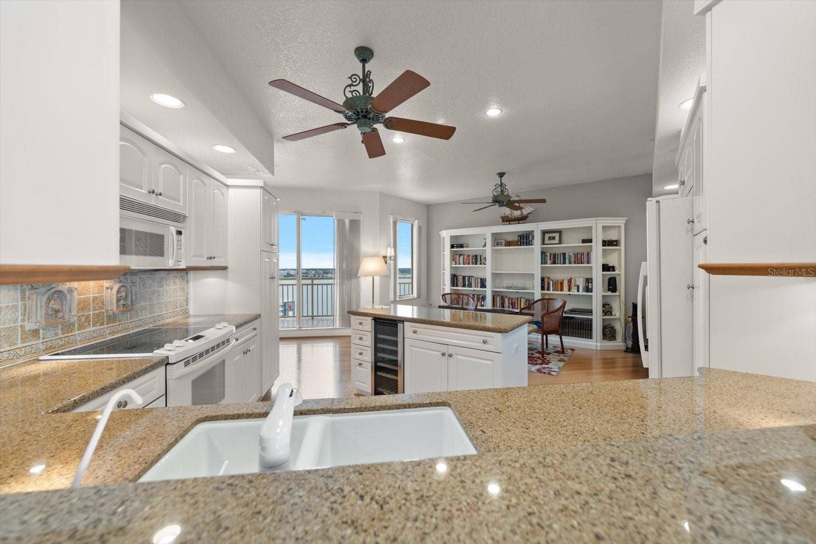 1200 GULF BOULEVARD, #1704, Clearwater, FL 33767 1200 GULF BOULEVARD, #1704, Clearwater, FL 33767