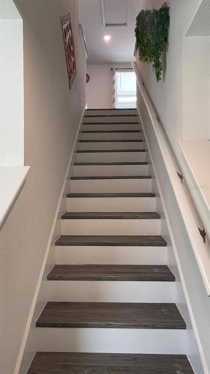 36117 SUNFLOWER HILL DRIVE, Zephyrhills, FL 33541 Stairs