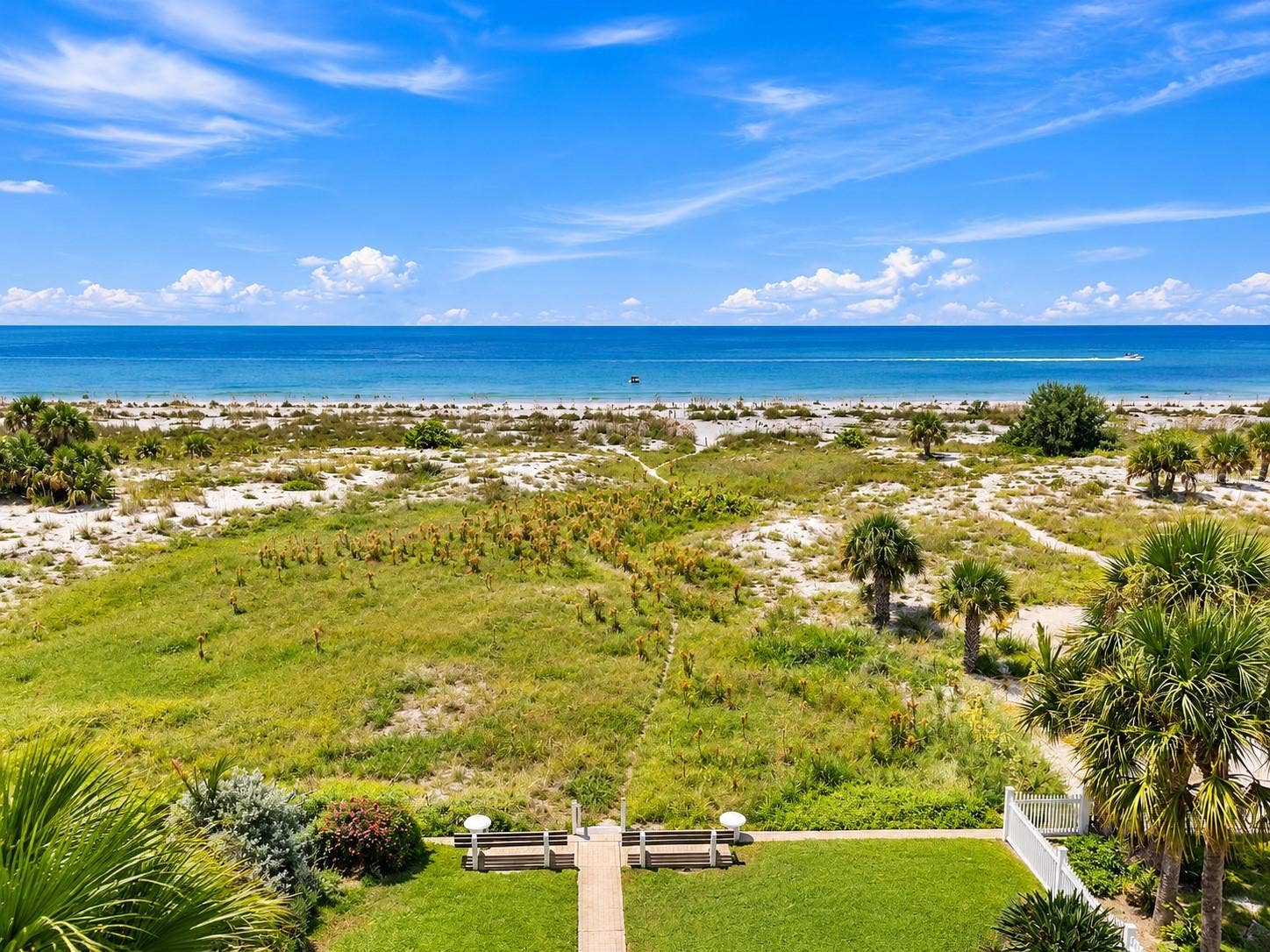 980 BAY ESPLANADE, Clearwater, FL 33767 Deeded Beach Access for Carlouel Residents