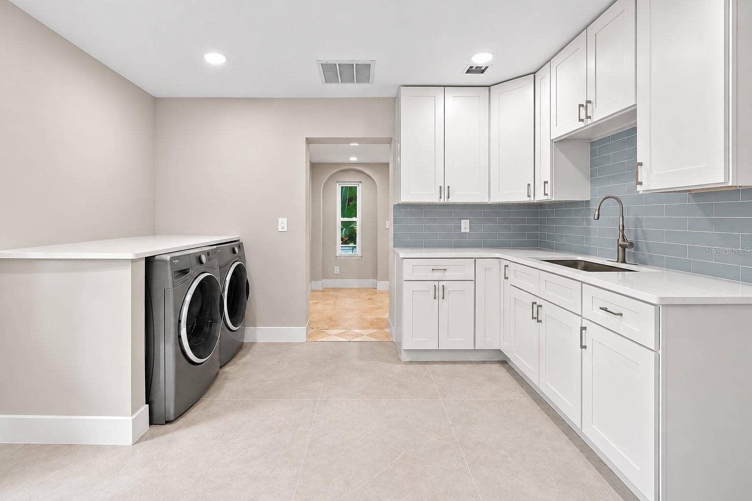 980 BAY ESPLANADE, Clearwater, FL 33767 Laundry room