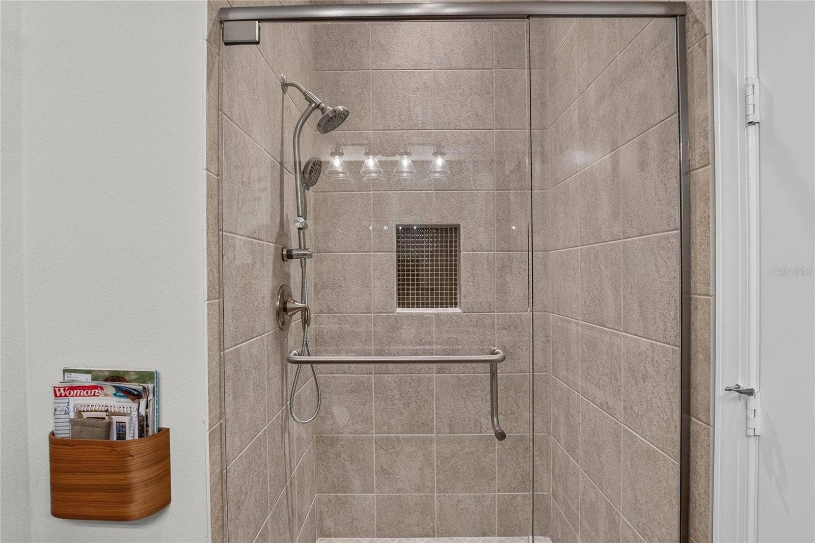 Bath 2 w/Frameless Shower