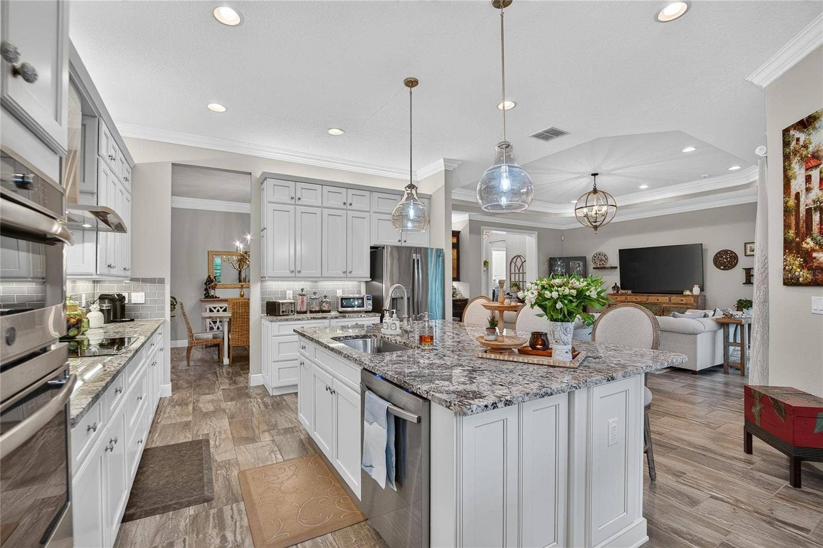 GL Model View Kitchen w/Oversized Island