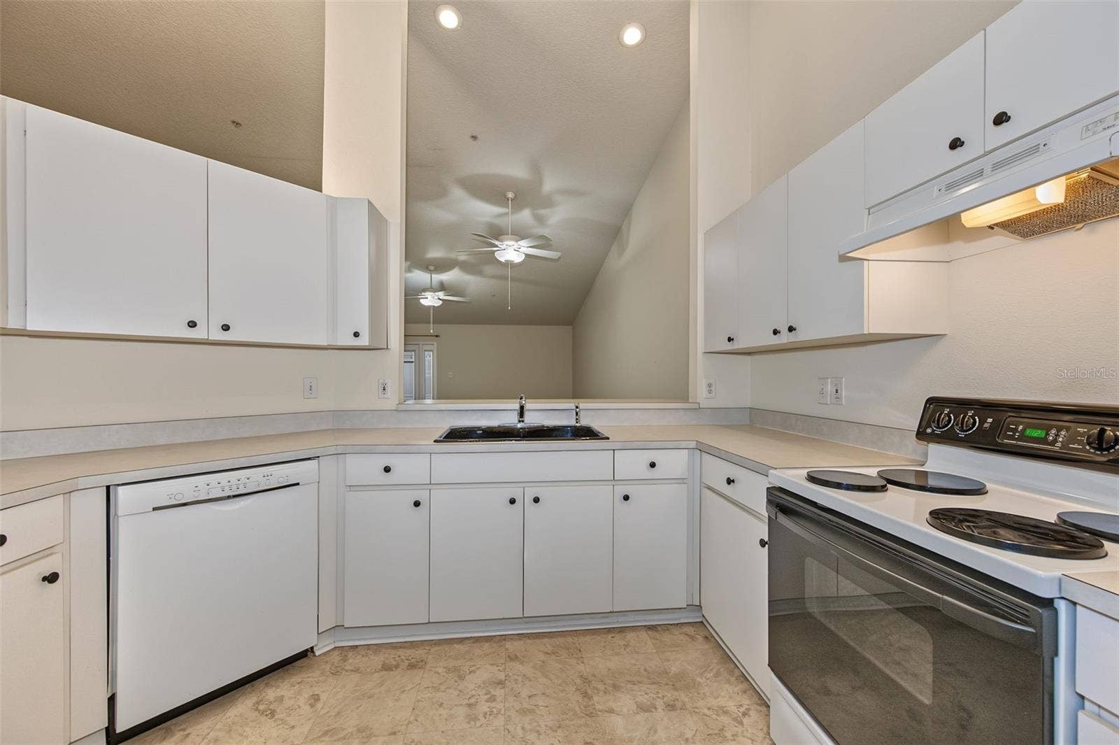 8406 TERRACE MEADOWS COURT, Temple Terrace, FL 33637