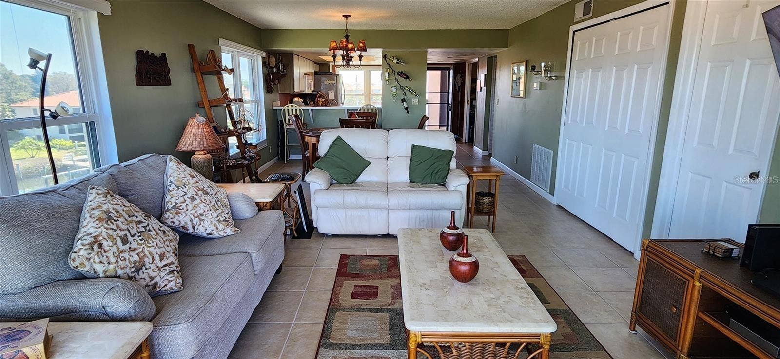 1806 MARINER DRIVE, #318, Tarpon Springs, FL 34689 As an end unit, you will find that the living and dining area, as well as the kitchen, have plenty of natural light.