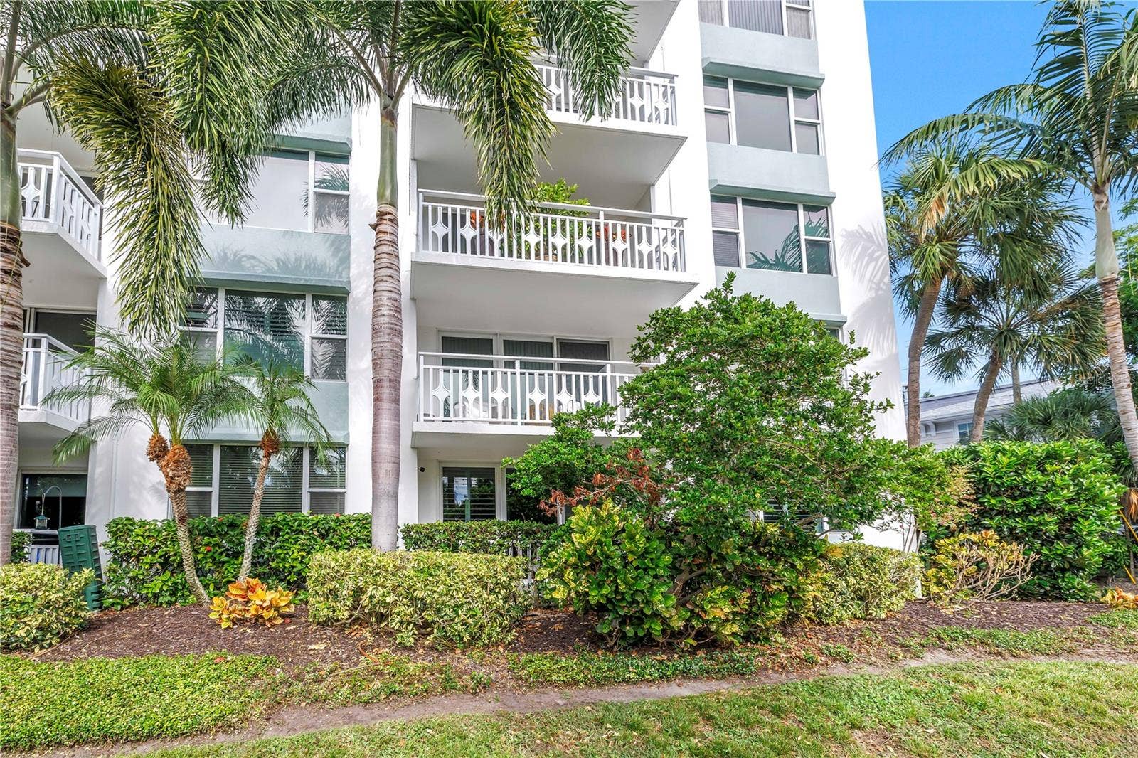 700 BEACH DRIVE NE, #201, St Petersburg, FL 33701 Facade