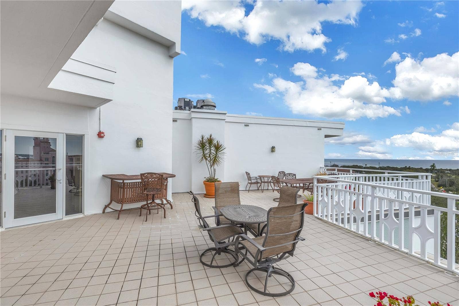 700 BEACH DRIVE NE, #201, St Petersburg, FL 33701 Common Area