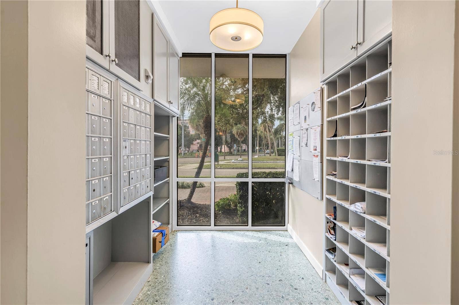 700 BEACH DRIVE NE, #201, St Petersburg, FL 33701 Mailroom