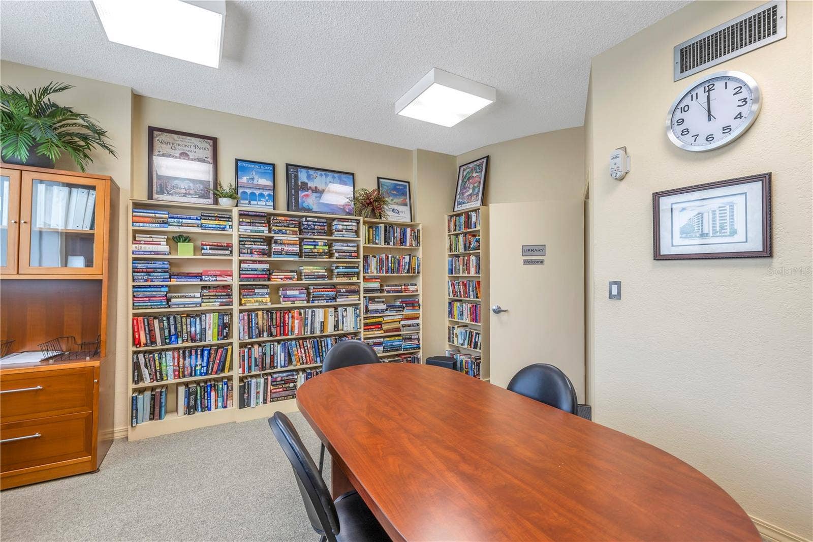 700 BEACH DRIVE NE, #201, St Petersburg, FL 33701 Library