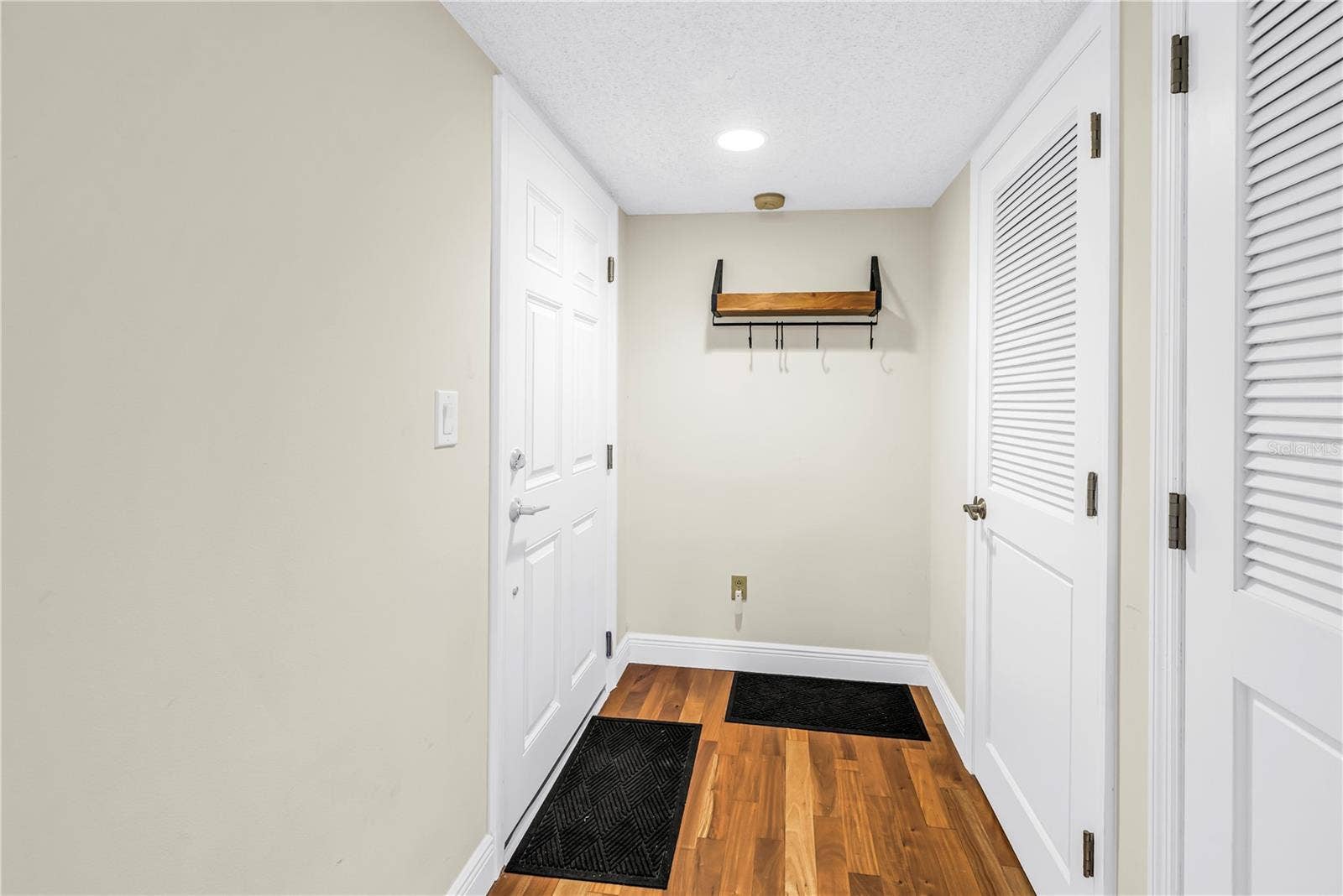 700 BEACH DRIVE NE, #201, St Petersburg, FL 33701 Foyer