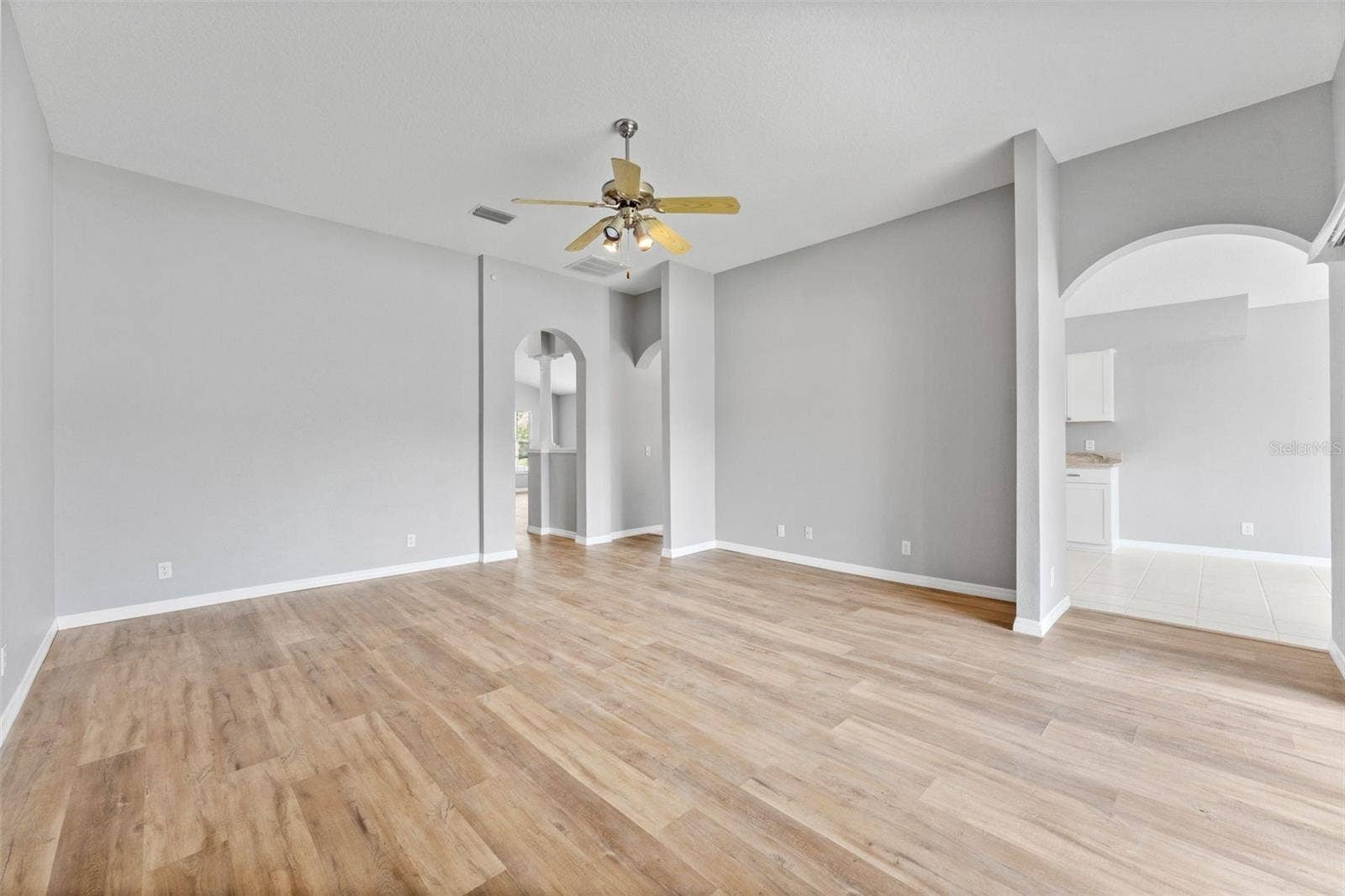 19009 FISHERMANS BEND DRIVE, Lutz, FL 33558
