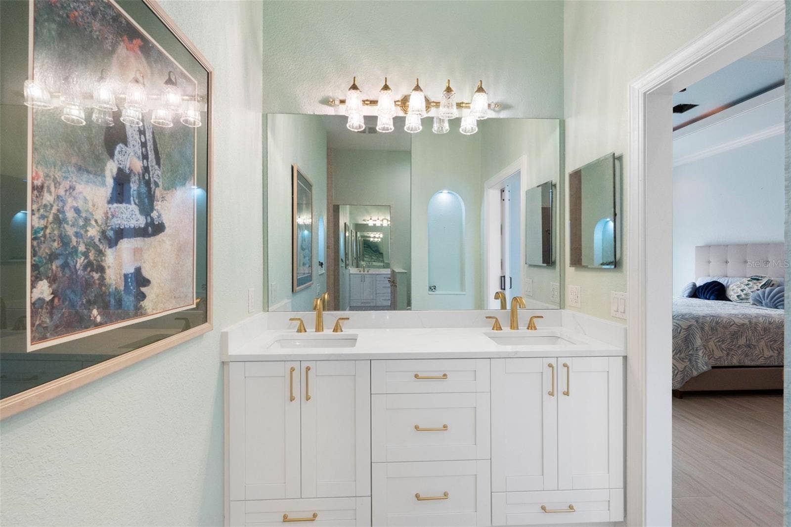 11280 5TH STREET E, Treasure Island, FL 33706 Ensuite bathroom.