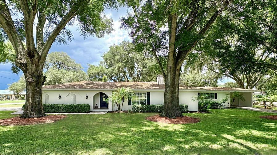 Property photo for 10 W LAKE HAMILTON CIRCLE, Winter Haven, FL