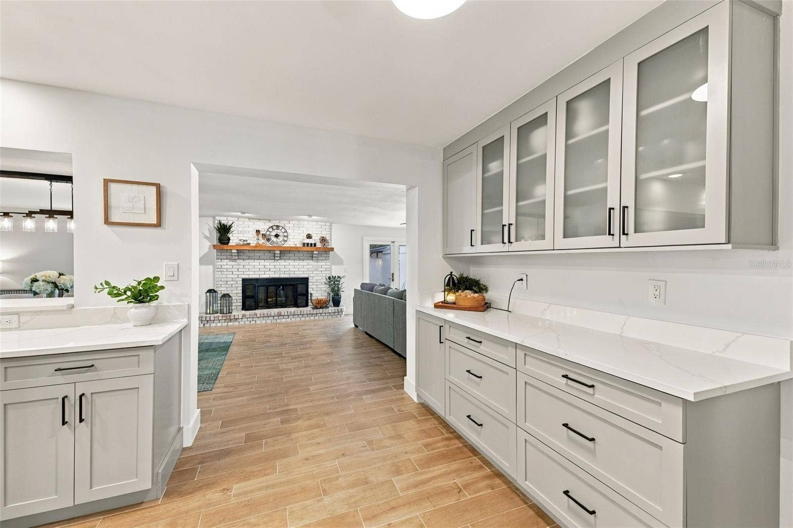 Kitchen / Breakfast Bar