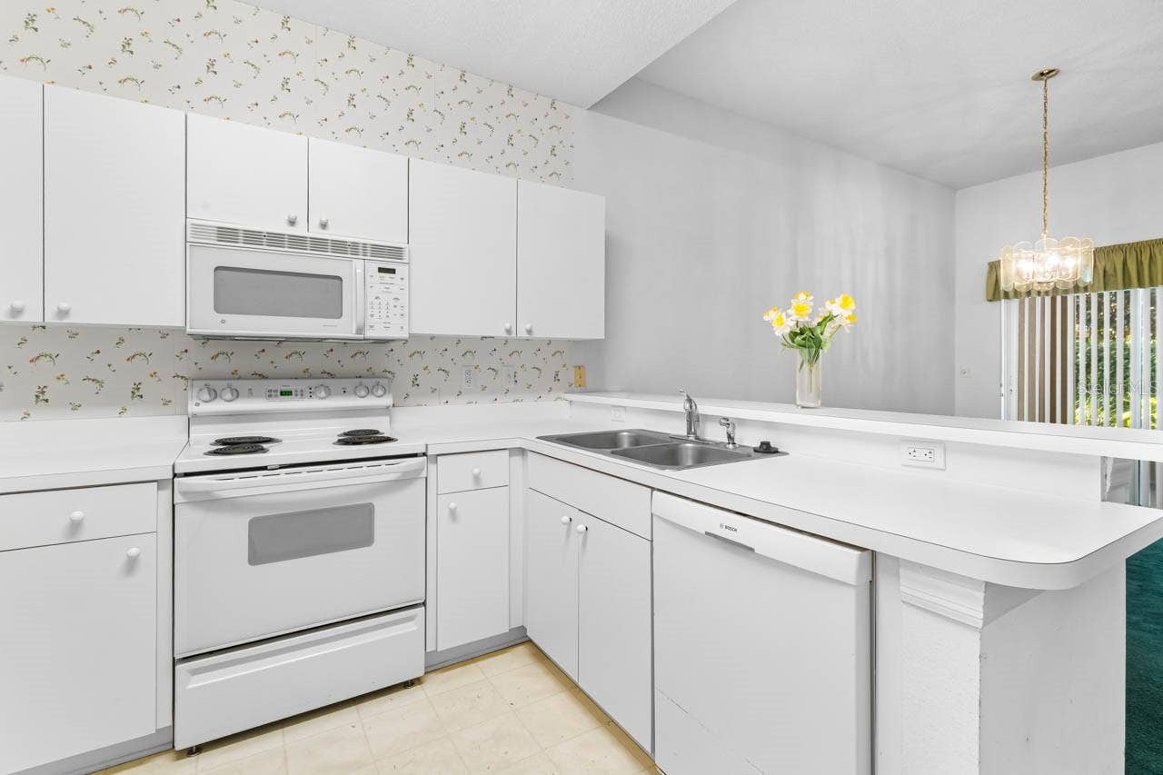 2617 NEWCOMB COURT, Sun City Center, FL 33573 Kitchen