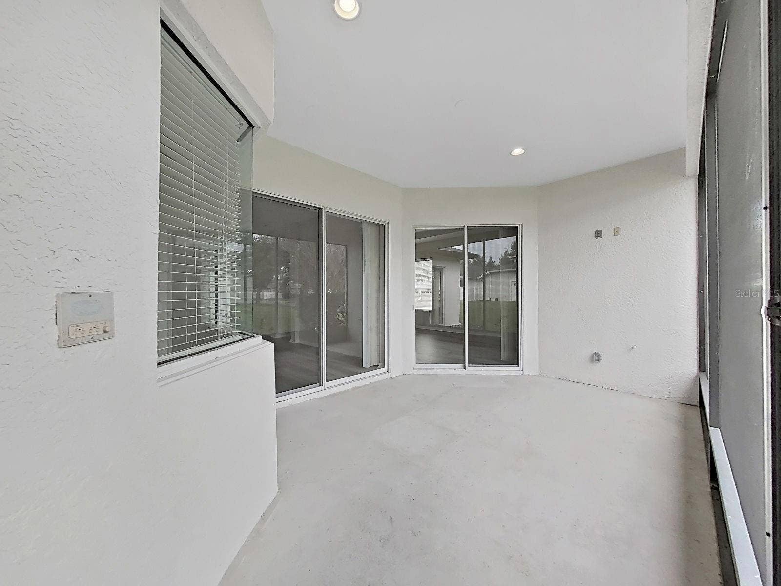 9310 MANGROVE COURT, Tampa, FL 33647 screened patio