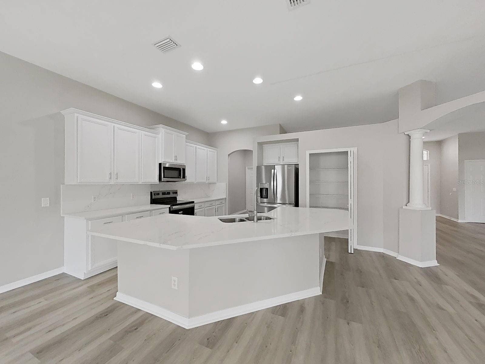 9310 MANGROVE COURT, Tampa, FL 33647 Kitchen