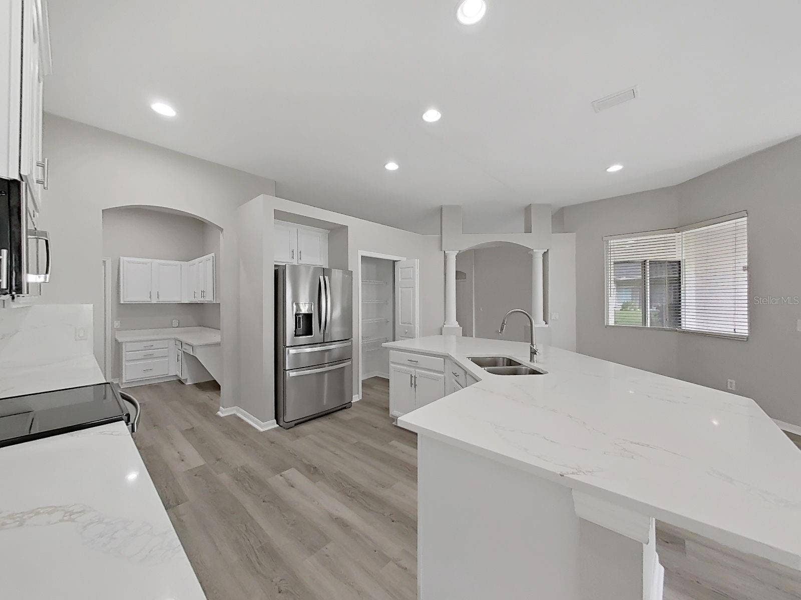 9310 MANGROVE COURT, Tampa, FL 33647 Kitchen