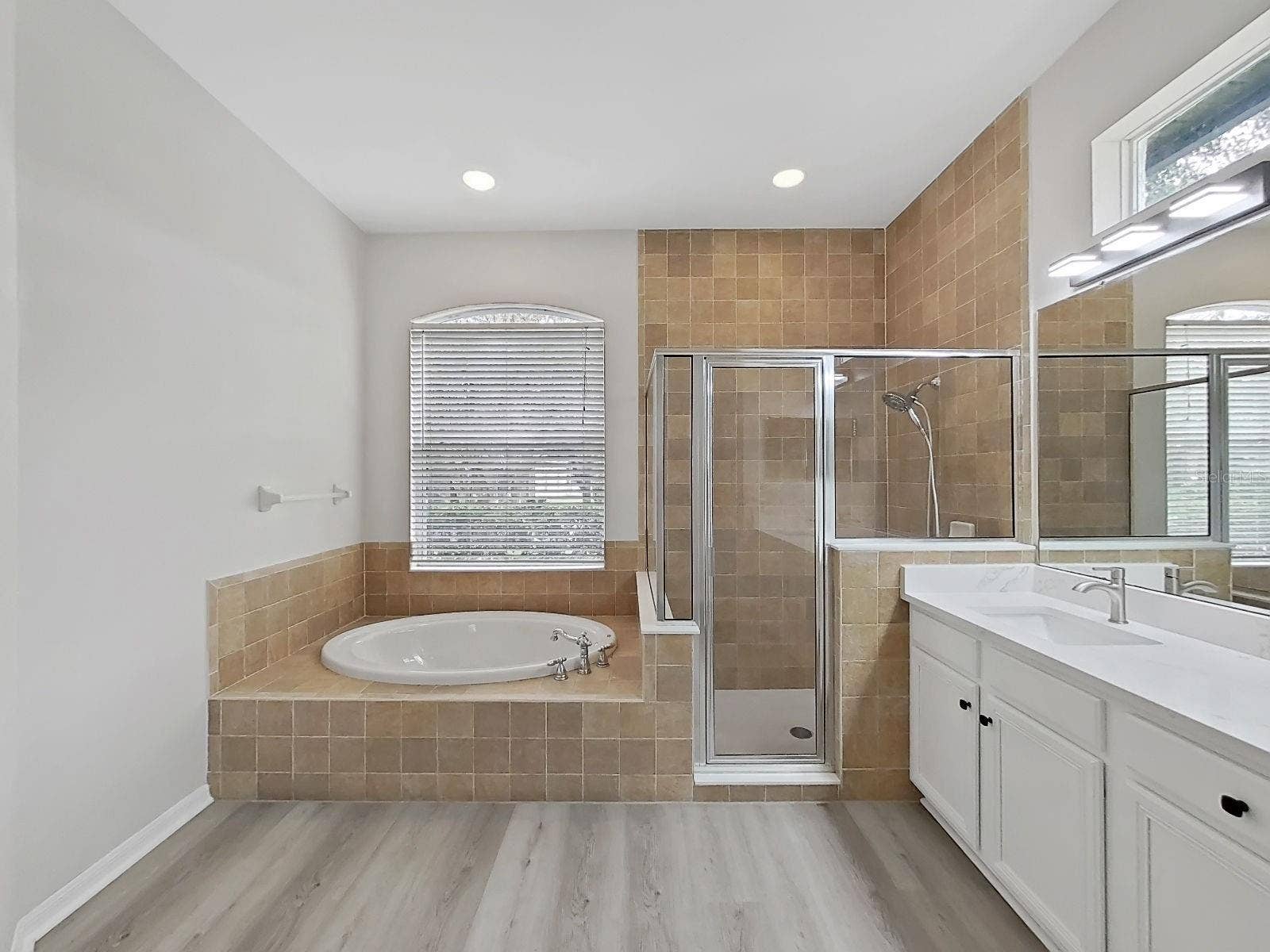 9310 MANGROVE COURT, Tampa, FL 33647 master bath