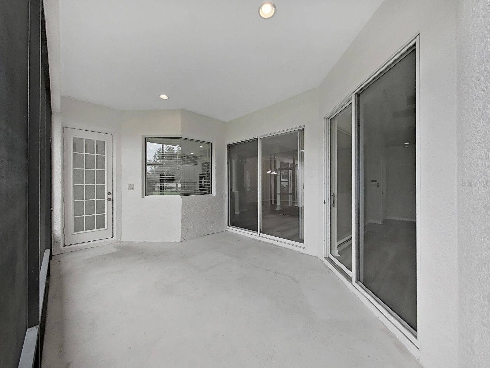 9310 MANGROVE COURT, Tampa, FL 33647 screened patio