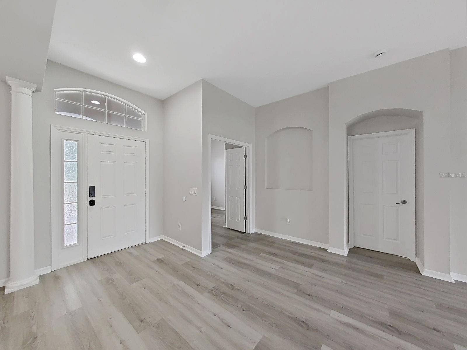 9310 MANGROVE COURT, Tampa, FL 33647 Living room