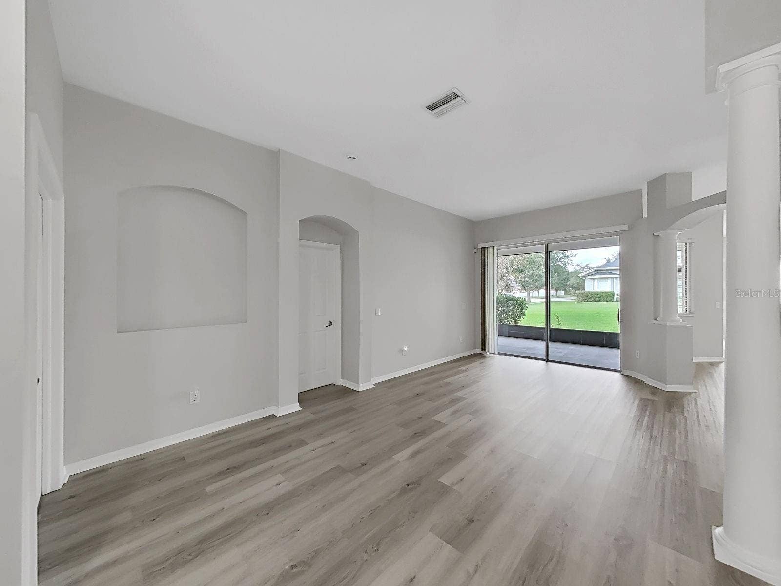 9310 MANGROVE COURT, Tampa, FL 33647 Living room