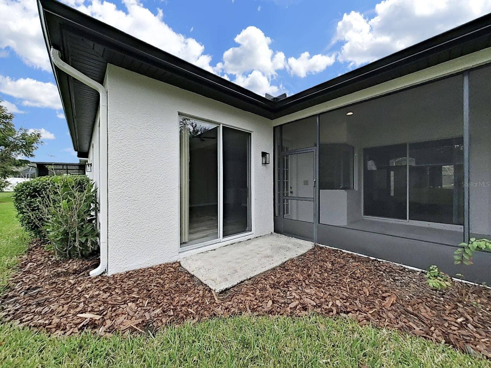 9310 MANGROVE COURT, Tampa, FL 33647 backyard
