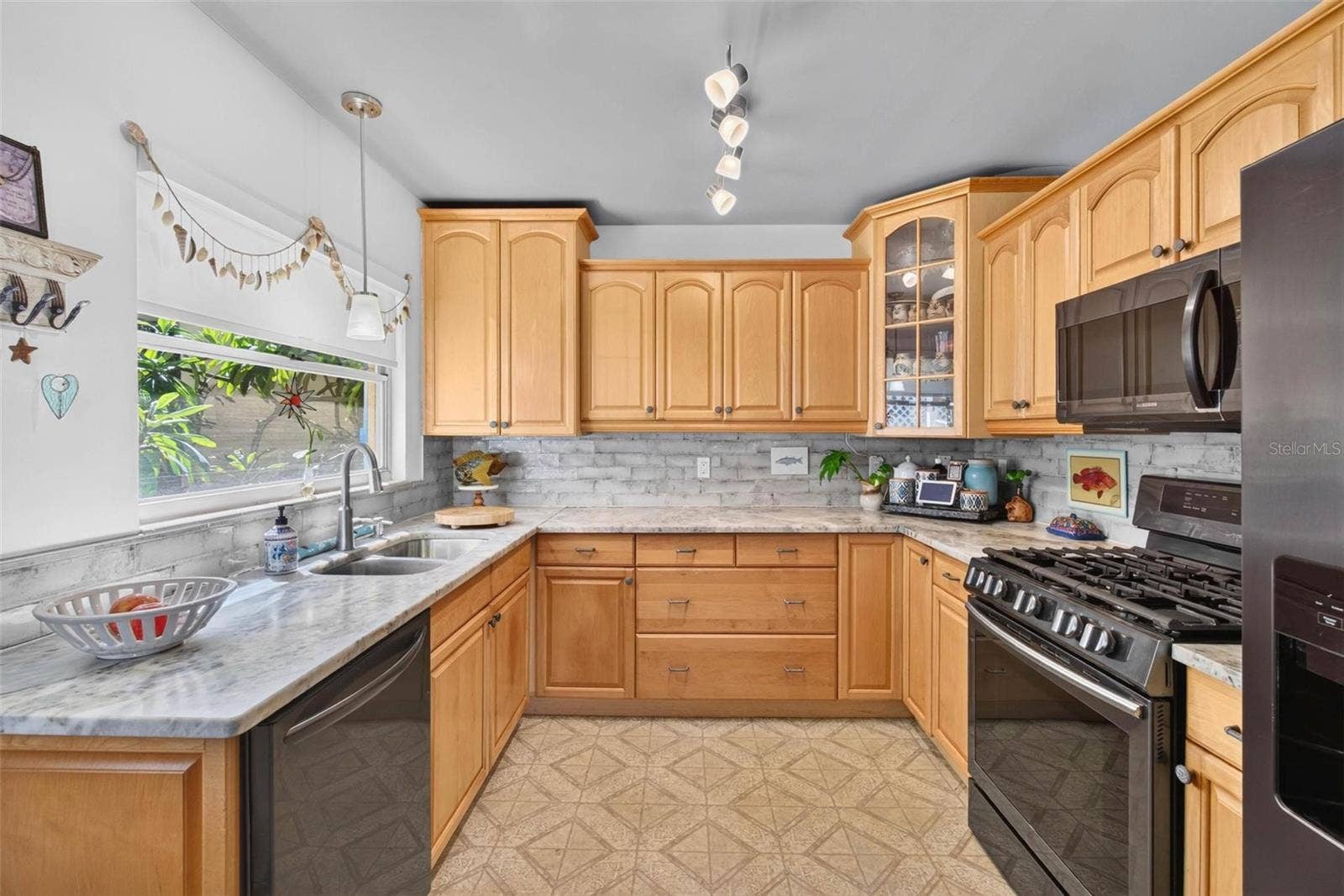 690 2ND STREET S, Safety Harbor, FL 34695 Kitchen (Main House)